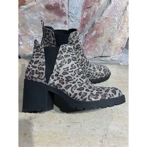 Xappeal Women’s Size 8 1/2 Leopard Suede Ankle Booties Shoes Side Stretch